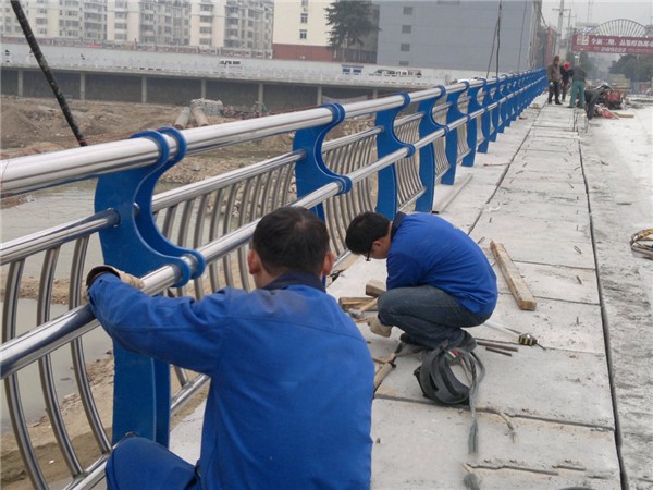 津南不锈钢桥梁护栏除锈维护的重要性及其方法