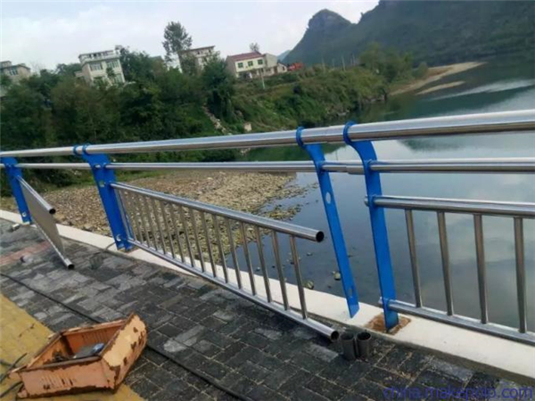 津南不锈钢复合管护栏是一种卓越的防护材料